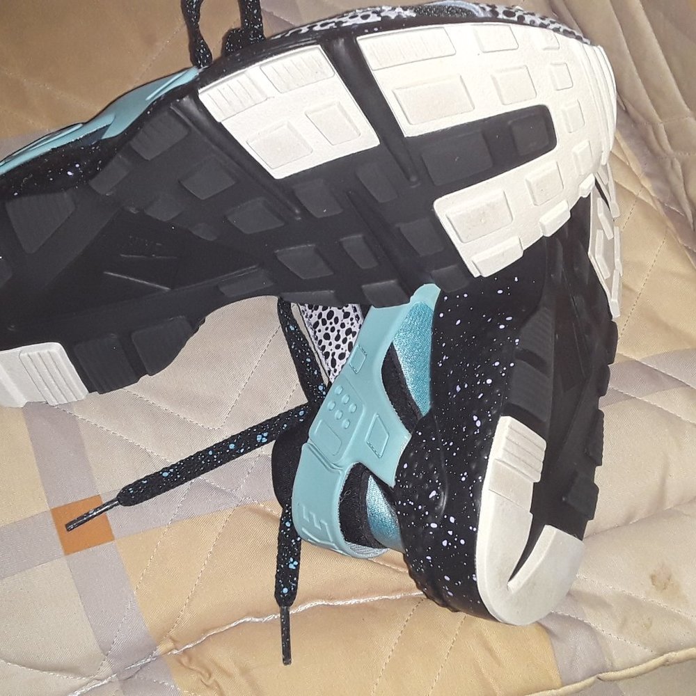 Nike Women's Black & Teal Speckled Sneakers - Picture 9 of 9